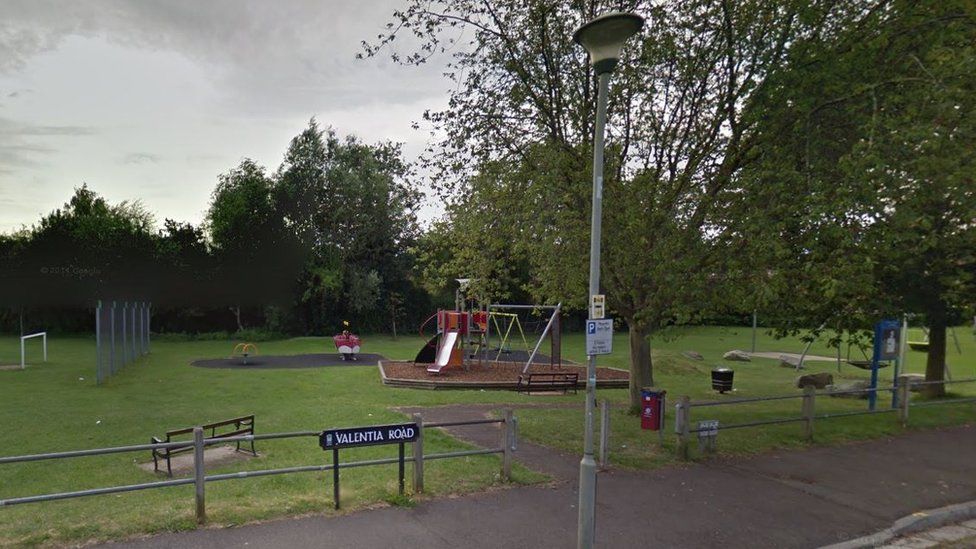 Girl attacked in Oxford park by dog BBC News