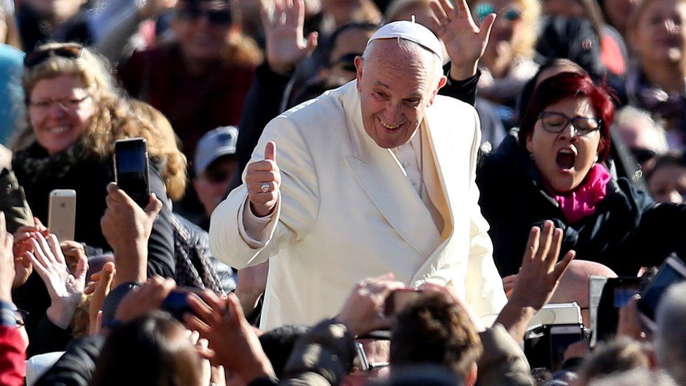 Pope greets crowds at audience on 8 November