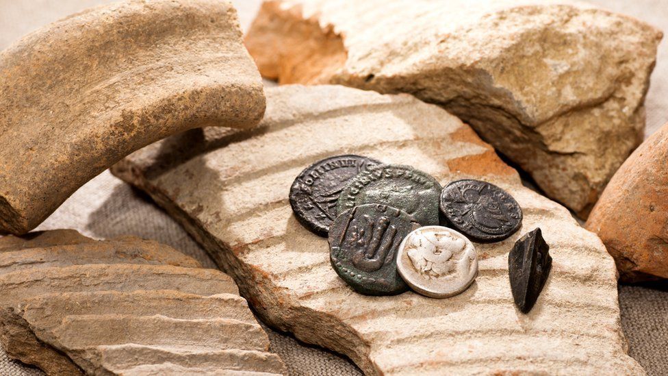 Roman pottery and coins generic