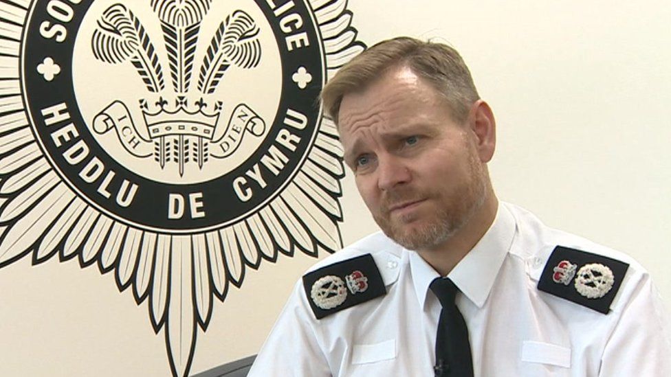South Wales Police chief con Matt Jukes