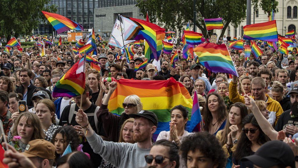 Oslo Pride protesters defy Norway police warnings - BBC