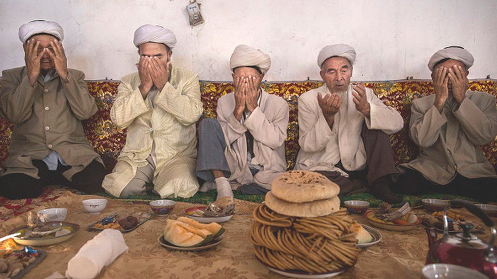 Uighur men pray in Xinjiang province (13 September 2016)