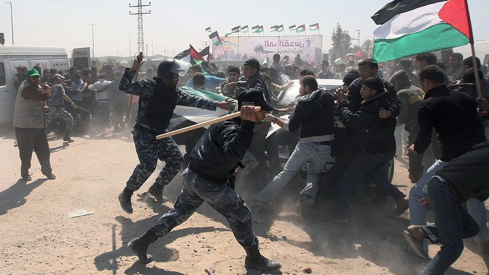Hamas security forces beat Palestinians to prevent them reaching the border with Israel (30/03/12)
