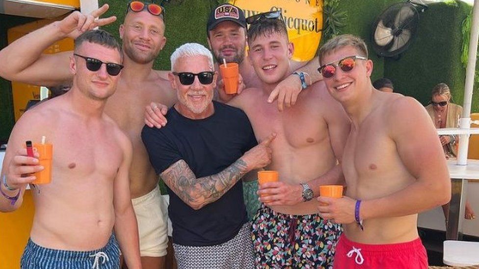 Wayne Lineker with some England rugby players