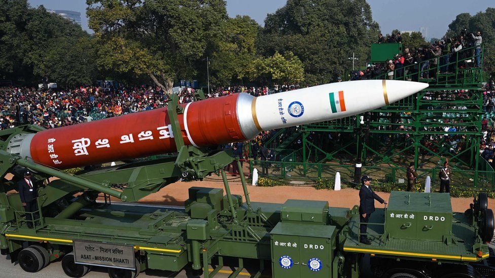 Противоспутниковое оружие DRDO от Mission Shakti марширует по Раджпату во время парада в честь Дня Республики в Нью-Дели 26 января 2020 года.
