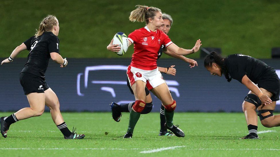 Elinor Snowsill of Wales runs the ball during the Rugby World Cup 2021 Quarterfinal match between New Zealand and Wales at Northland Events Centre on October 29, 2022 in Whangarei, New Zealand