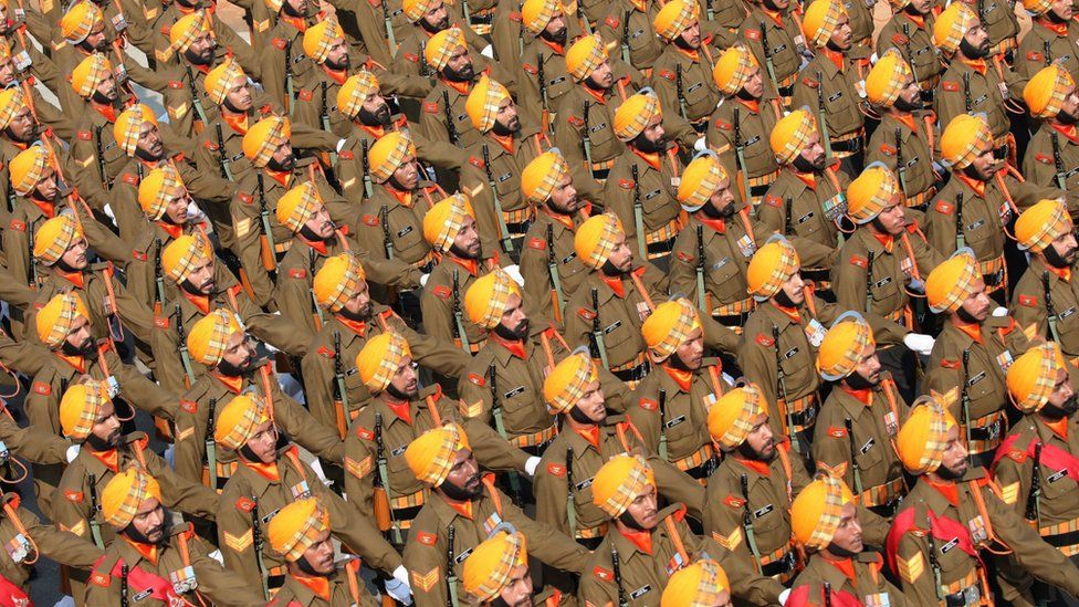 Сикхский полк легкой пехоты Индии марширует во время празднования 71-й годовщины Республики в Нью-Дели, Индия, 26 января 2020 года.