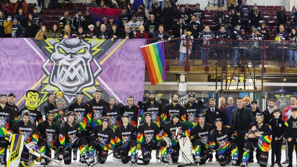 Manchester Storm's Zach Sullivan reveals bisexuality 'to help others' - BBC News