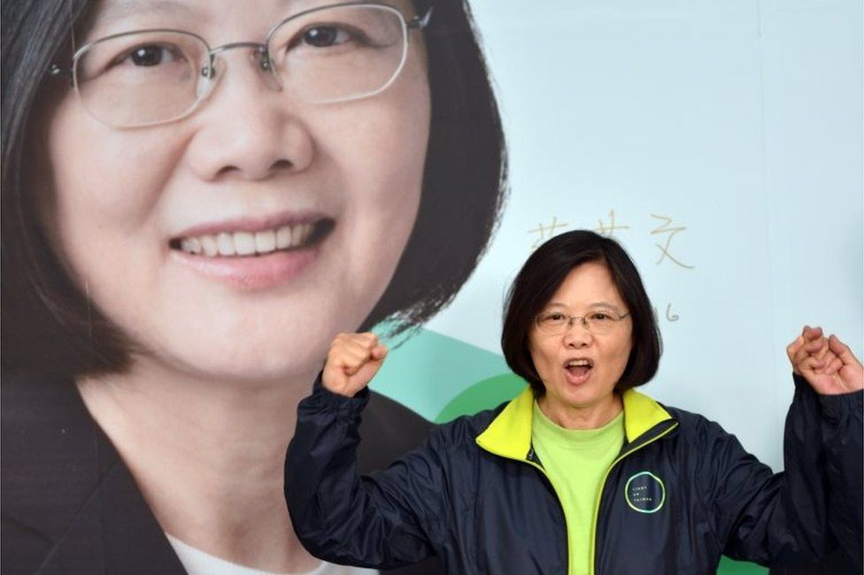 Tsai Ing-wen campaigns in Kaohshiung (9 Jan 2016)