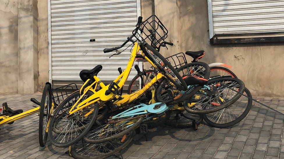 A pile of Ofo and Mobikes in Beijing