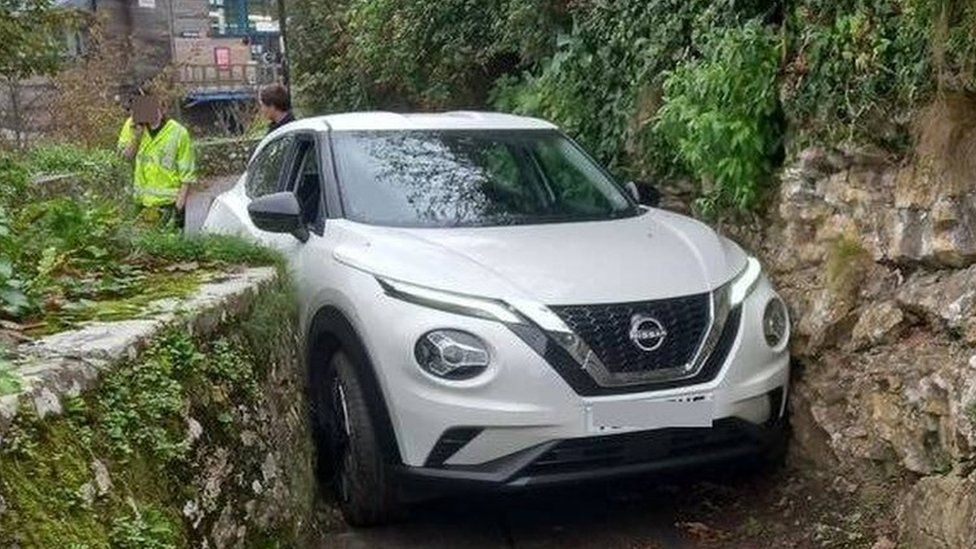 White Nissan Juke wedged in the footpath