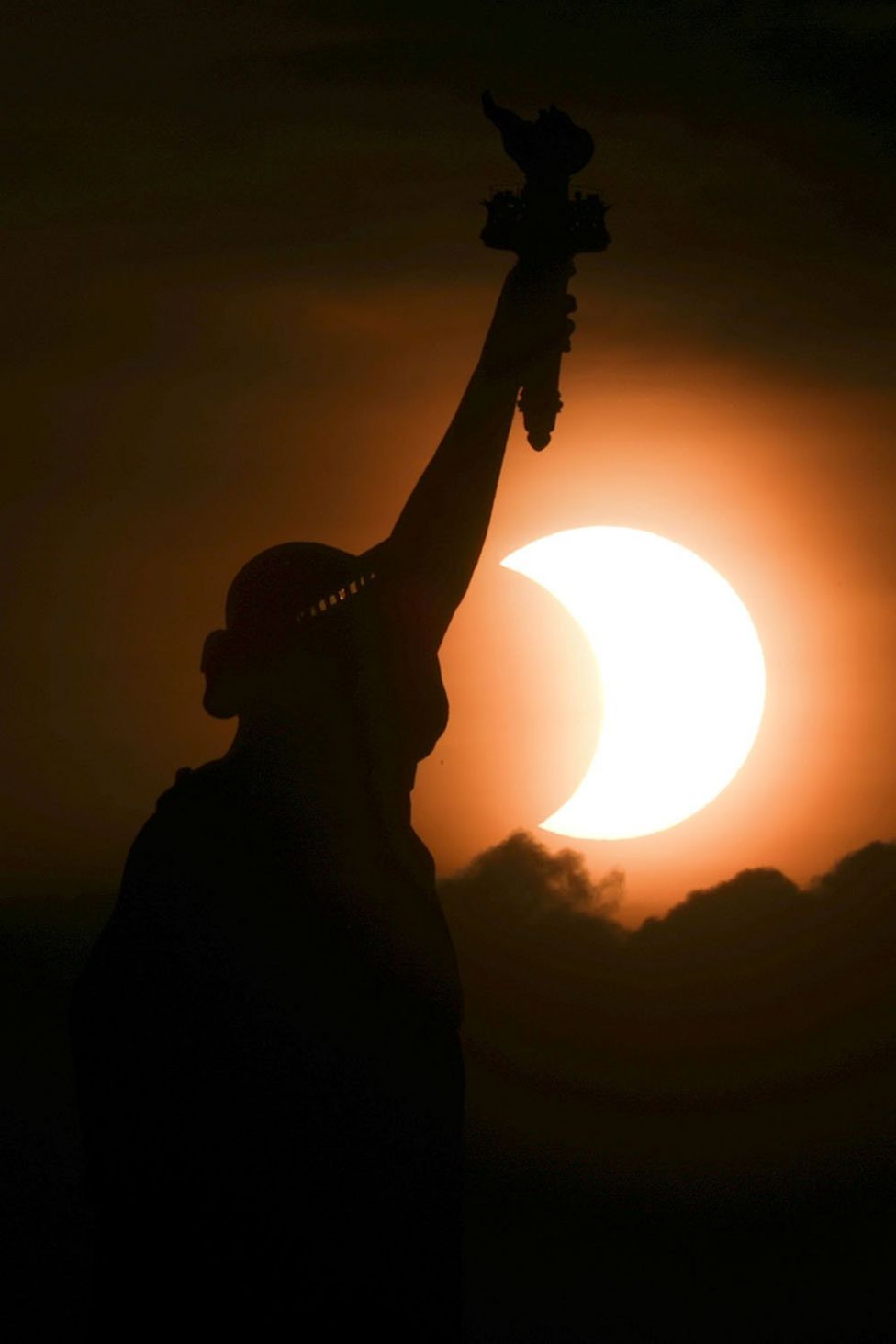 _118888247_2021-06-10t124821z_753016931_rc2ixn9vbado_rtrmadp_3_usa-eclipse-new-york.jpg