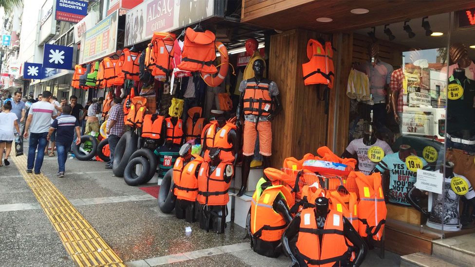 Life jackets on sale in Izmir