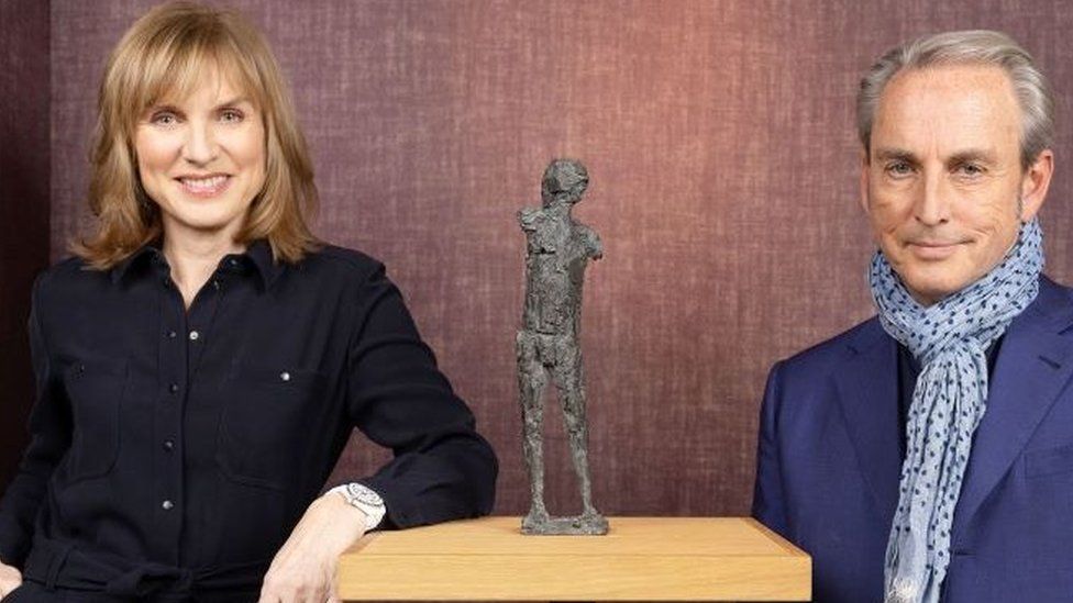 Fiona Bruce and Philip Mould with the bronze sculpture
