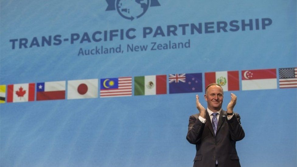 NZ PM John Key applauds the TPP signing in Auckland (4 Feb 2016)