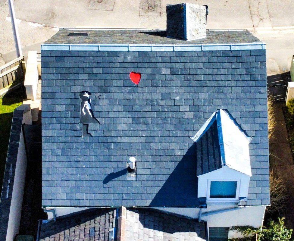 Roof with Girl with Balloon design