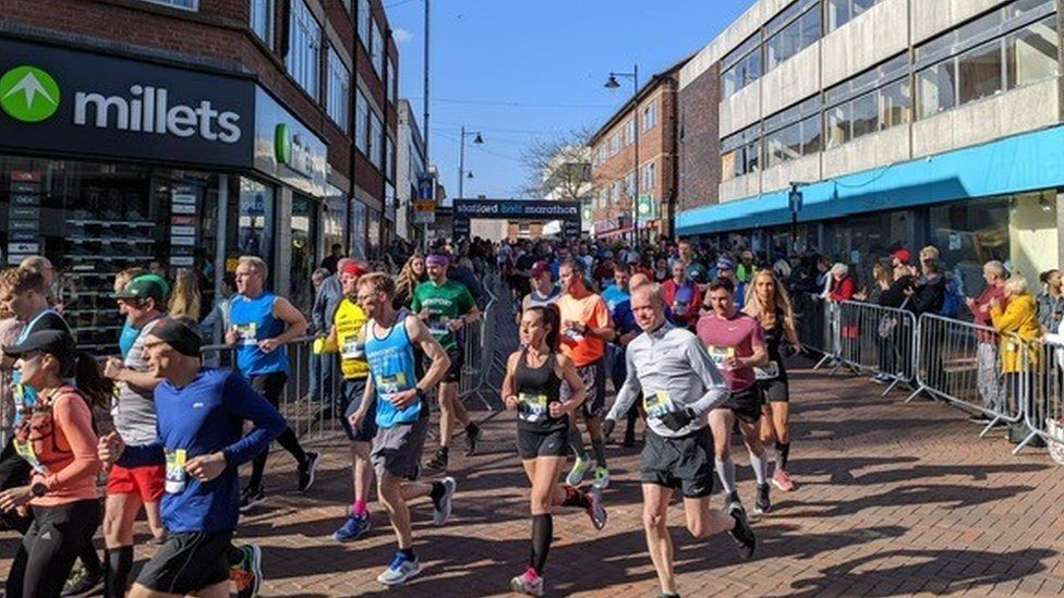 Thousands of runners take part in Stafford Half Marathon BBC News