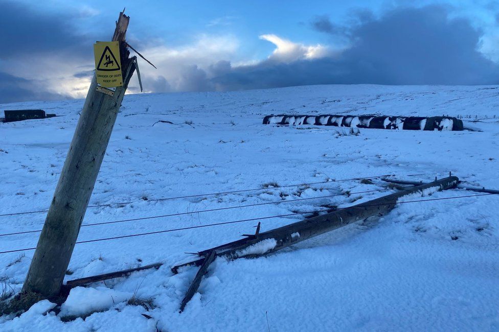 A broken pole in Semblister on the west of Shetland