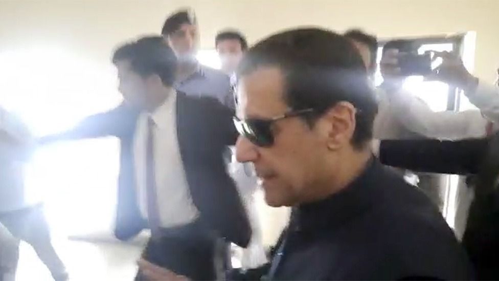 Imran Khan arrives at Pakistan's Supreme Court