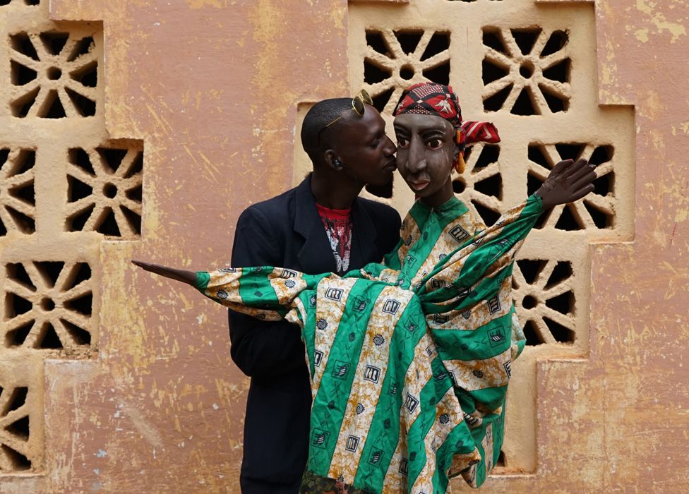 The 'sorcerer' keeping Mali's marionette tradition alive
