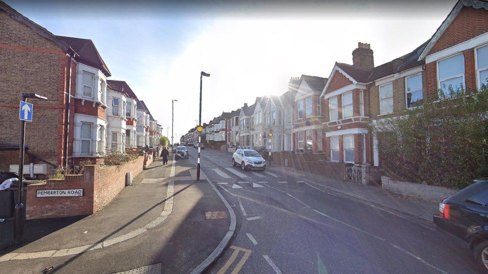 Finsbury Park Man dies after being struck by road sweeper lorry BBC News