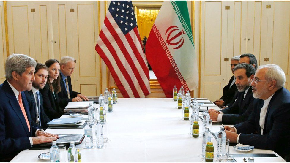 US Secretary of State John Kerry (L) meets Iranian Foreign Minister Javad Zarif (R) in Vienna, Austria on 16 January 2016