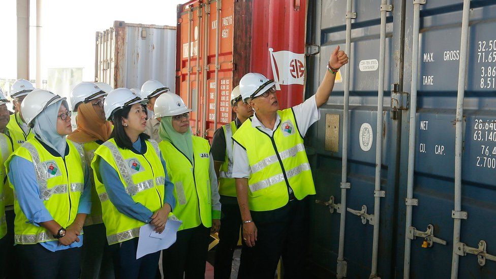 Malaysia's environment minister Yeo Bee Yin (second left) inspects a container of plastic waste