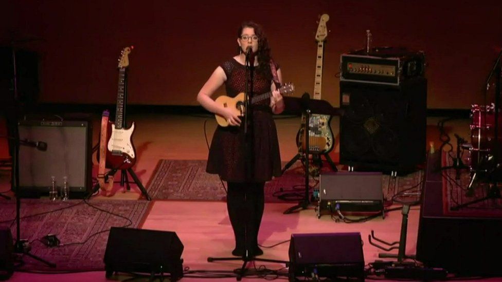 Mandy Harvey on stage with her ukelele
