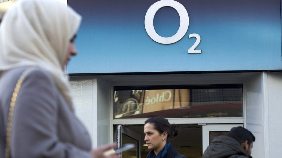 Ofcom casts doubt on O2/Three merger - BBC News