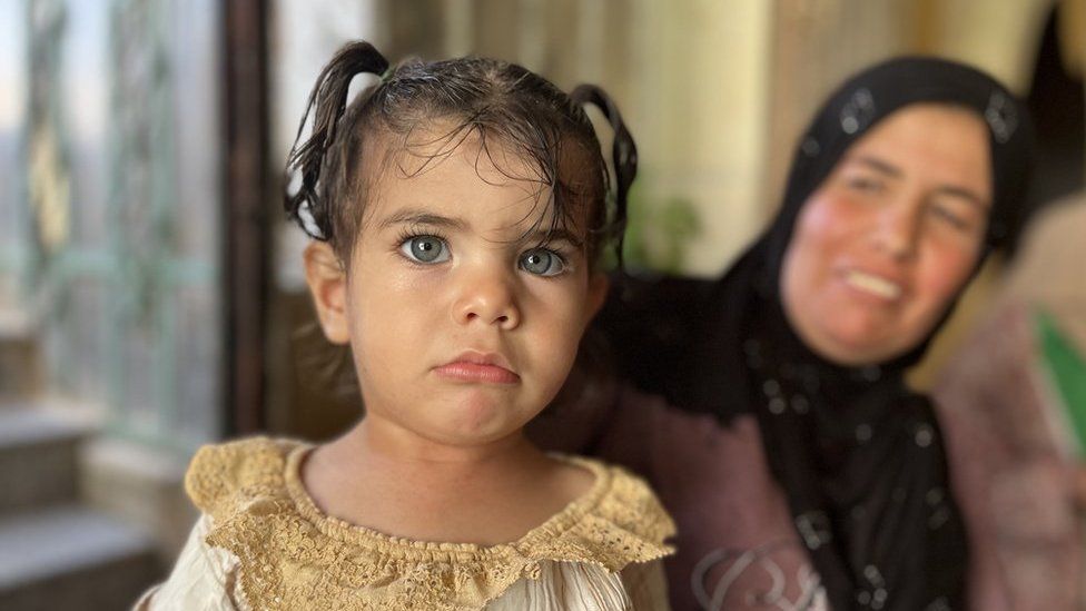 A girl forcibly removed from al-Qabun, with her mother, Nida