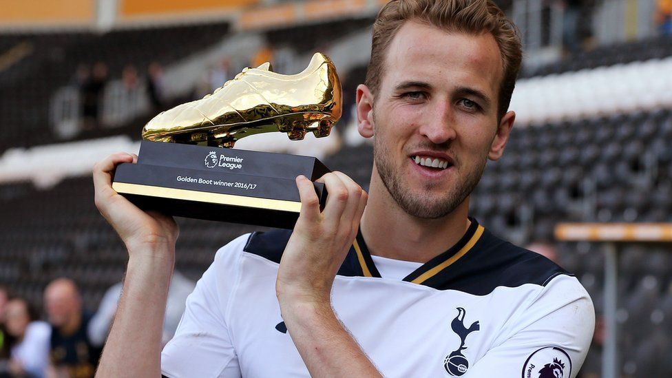 Harry Kane poses with the Premier League Golden Boot award for 2016/2017 season