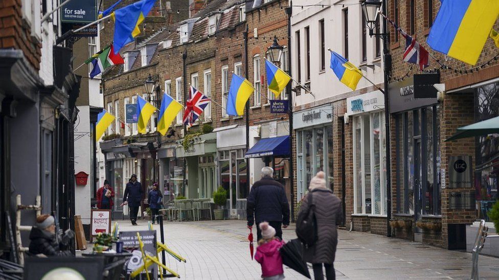 Ukraine: UK companies see high demand for flags amid support - BBC News
