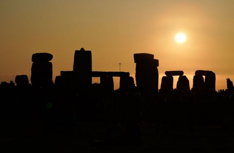 Summer solstice crowds gather at Stonehenge BBC Newsround