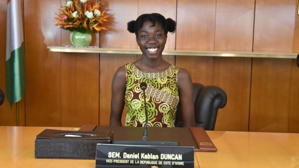 One of the 51 best Ivorian students of the school year 2016-2017, seated in the place of Ivorian vice president Daniel Kablan Duncan during the first visit to the Cabinet room at the presidential palace in Abidjan.