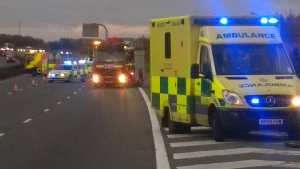 Fire service warns drivers after two M40 crashes two days - BBC News