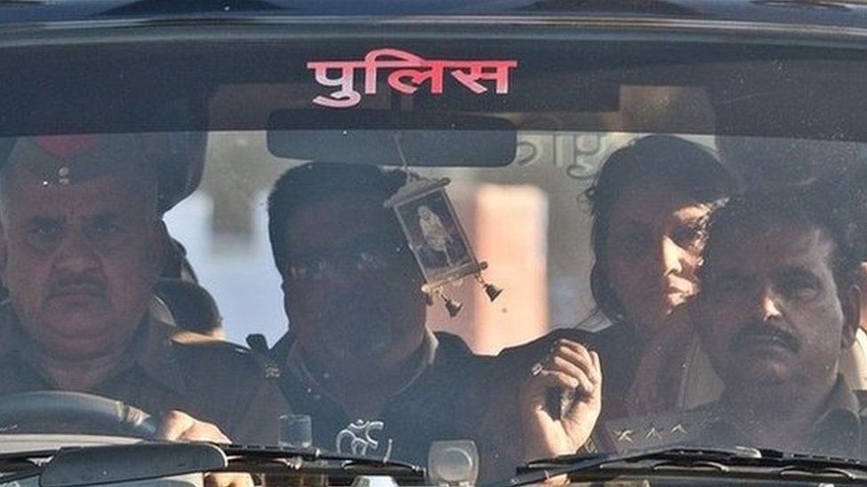 Rajesh Talwar (second from left) and his wife Nupur Talwar (second from right) arrive at a prison in India in 25 November 2013