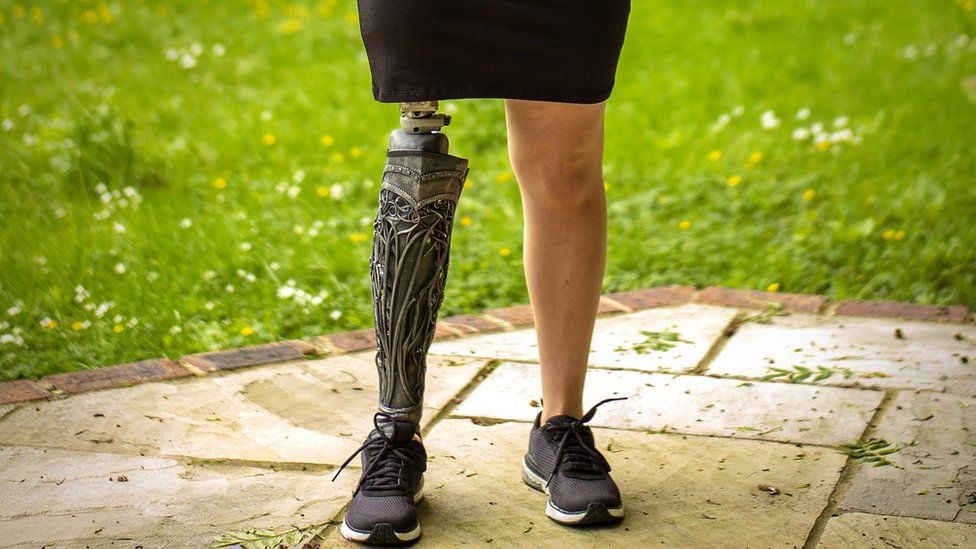 Lesser-known things about prosthetic legs - BBC News