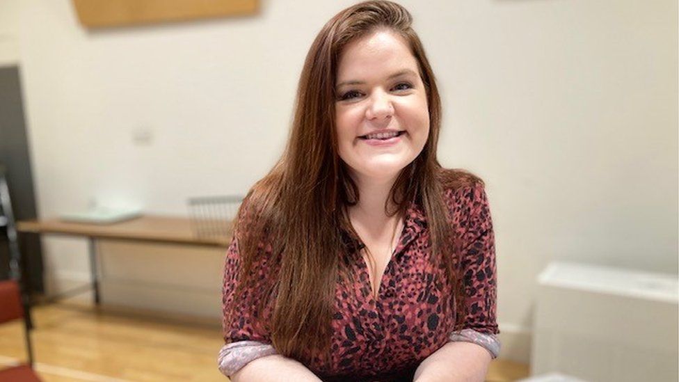 Opera singer realises dream of representing Wales at competition BBC News