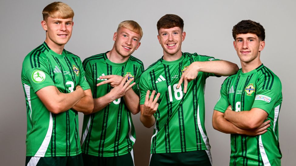 Foyle Cup: Parade kicks off youth football tournament - BBC News