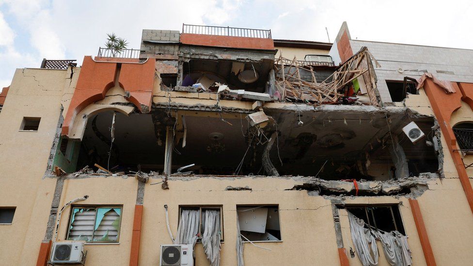 A building damaged in an Israeli air strike in the Gaza Strip (9 May 2023)