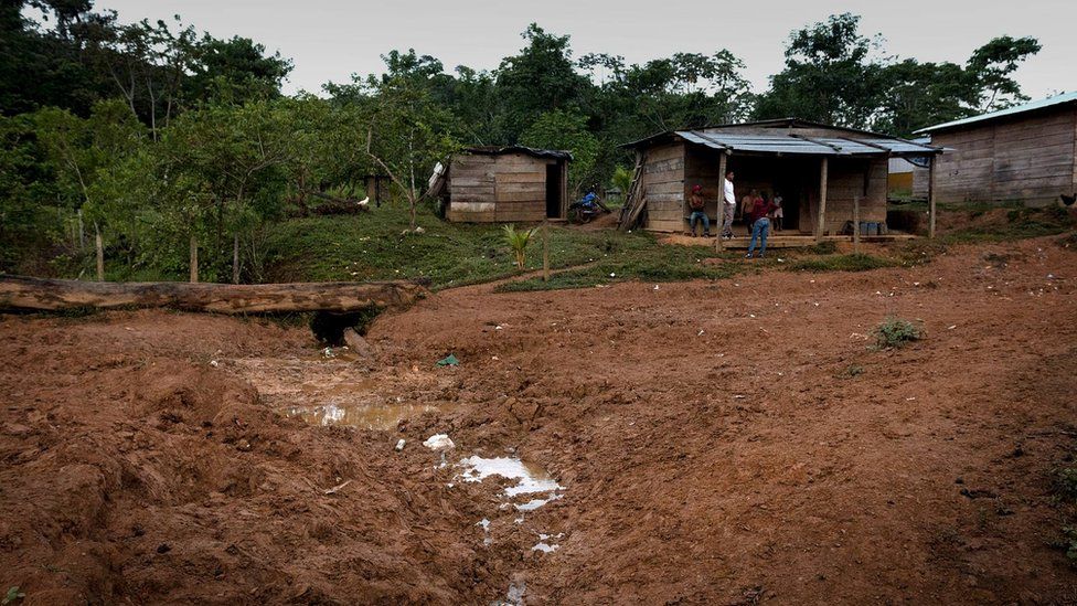 Casas en la carretera de Rosita a El Cortezal.