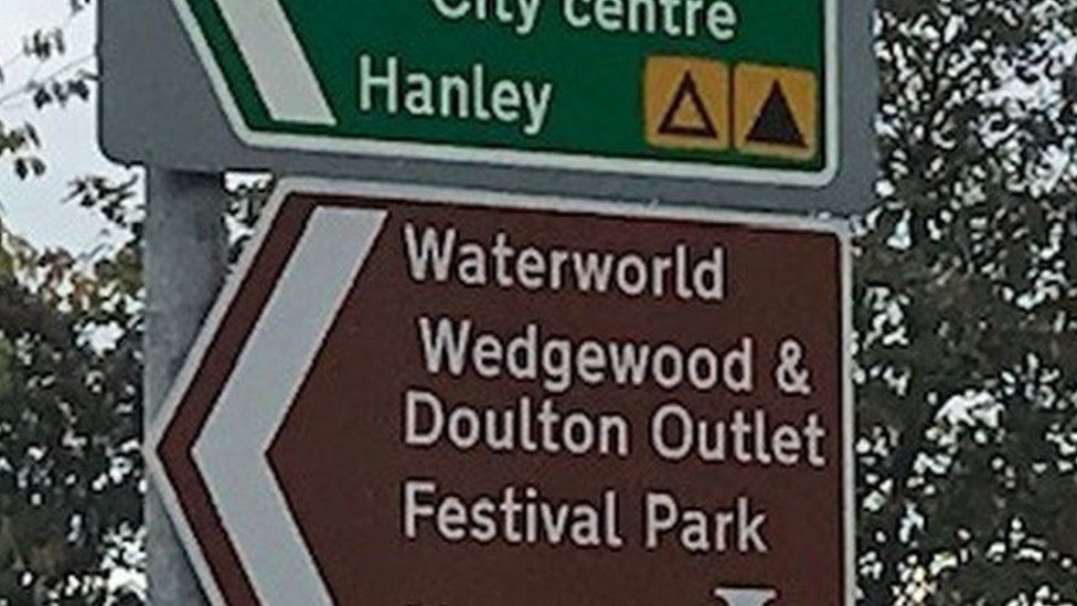 The sign with Wedgwood misspelt