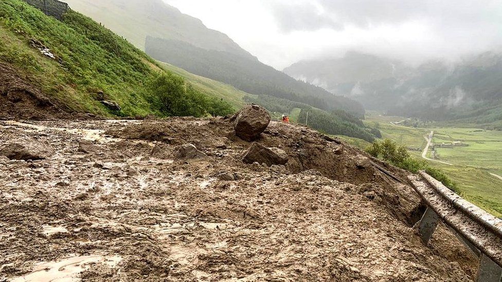 About 1,500 tonnes of debris fell on the A83