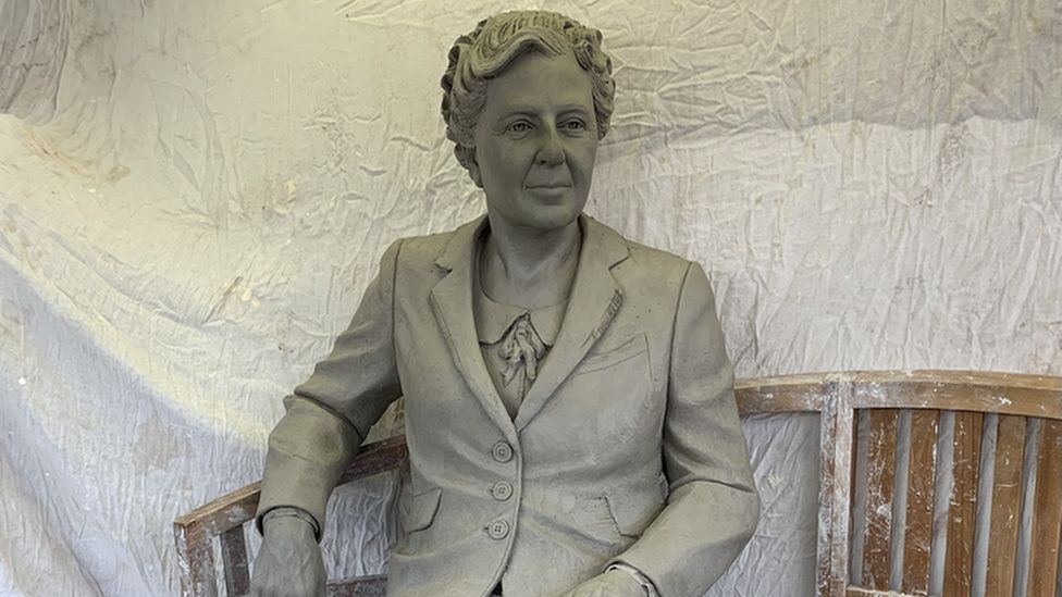 Agatha Christie story title chosen for Torquay statue BBC News