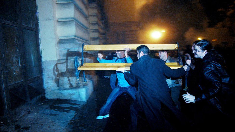 Protesters try to break into the Hungarian state television station after failed attempts at delivering a petition in September 2006