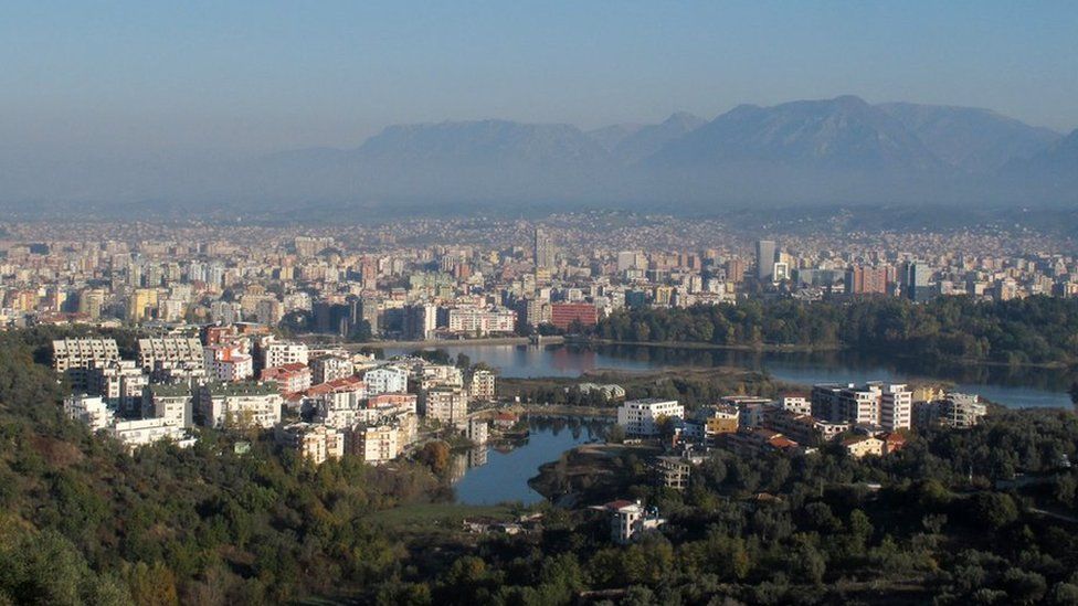 Ein Blick auf die Hauptstadt Tirana