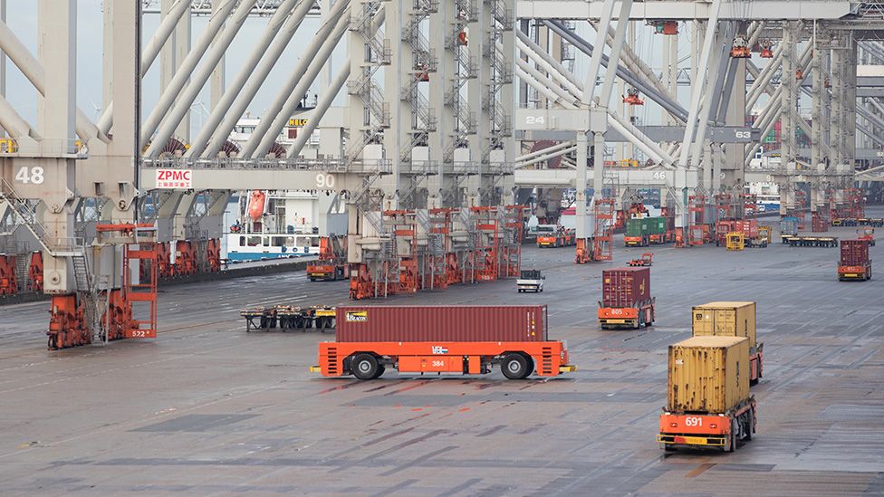Rotterdam guided container trolleys