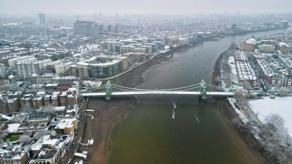 London snow Weather brings transport to a standstill BBC News