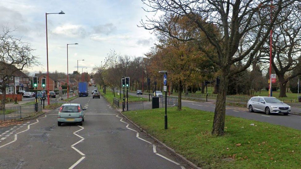 Birmingham cyclist seriously injured in hit and run - BBC News