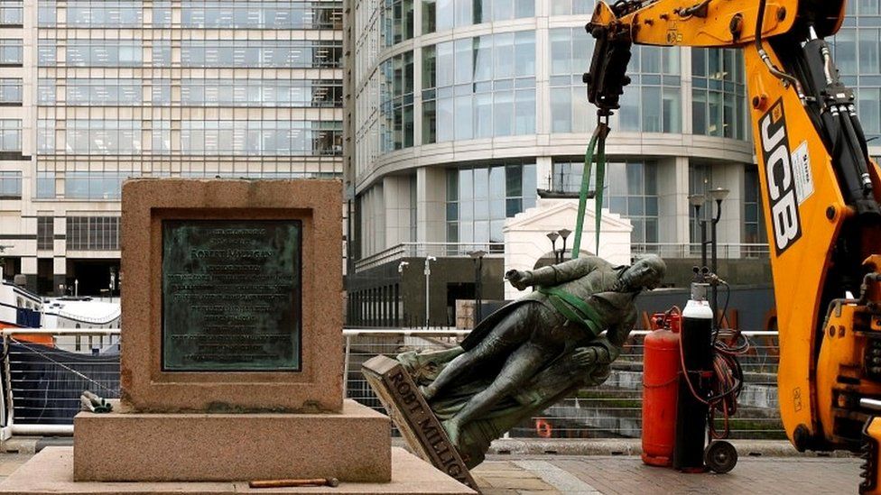 Workmen taking down Robert Milligan statue